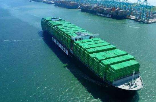 海运集装箱船能装多少个货柜箱（一艘海运集装箱船能装多小个货柜箱）