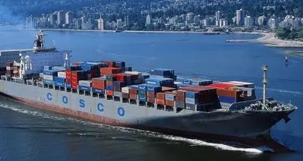 突发：一国际海运集装箱货船发生大火（系马来西亚货船）