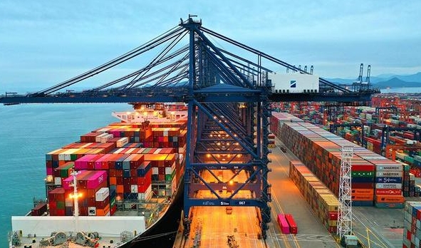 海上丝绸之路沿线地区主要国际海运港口指数上涨（21条航线中有19条航线运价指数上涨）