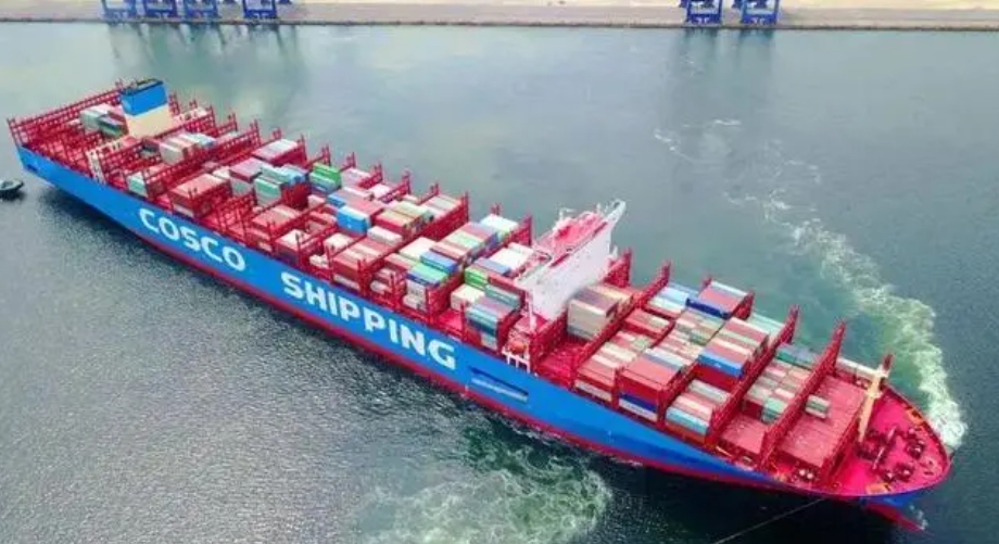 国际海运达利货船终于被拖离现场（巴尔的摩港是美国最繁忙的汽车运输港口）