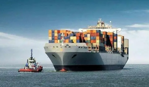 国际海运南安普顿港迎来历史性的里程碑时刻（同时接待两艘世界上最大的集装箱船）