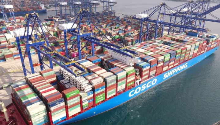 国际海运公司中远海运首次加挂天津港（中远海控美东航线(AWE2)顺利开航）