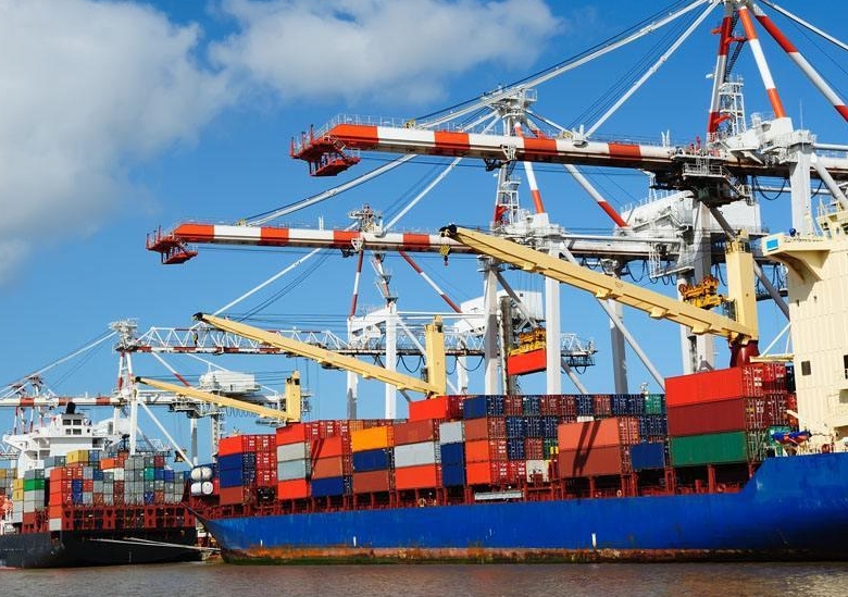 全球国际海运集装箱货运综合指数上涨12%（承运商的毛利率上涨）
