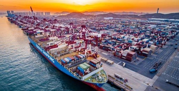 国际海运马士基码头公司购置240多台新设备（里程碑式的重大投资）