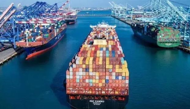 国际海运到美国多少钱一个方（国际海运运费详解）