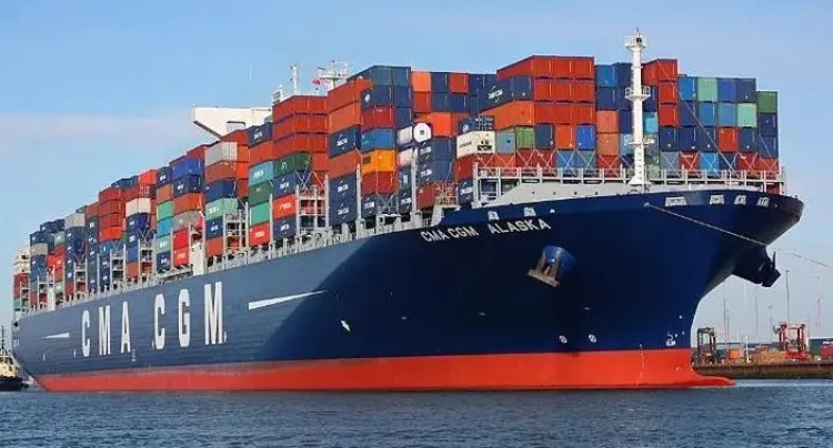 国际海运公司达飞实行双燃料策略（以促进零排放港口的运作）