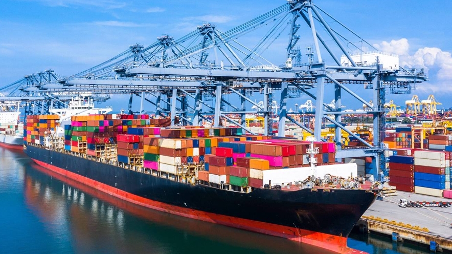 尼日利亚东部最大国际海运集装箱船首次停靠OMT（装卸了2000标准箱）