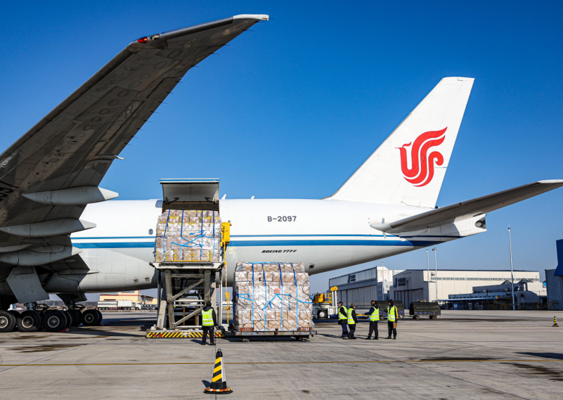 急件不慌!国际空运极速通道,时效快人一步(国际空运急件运输的高效解决方案)-百运网